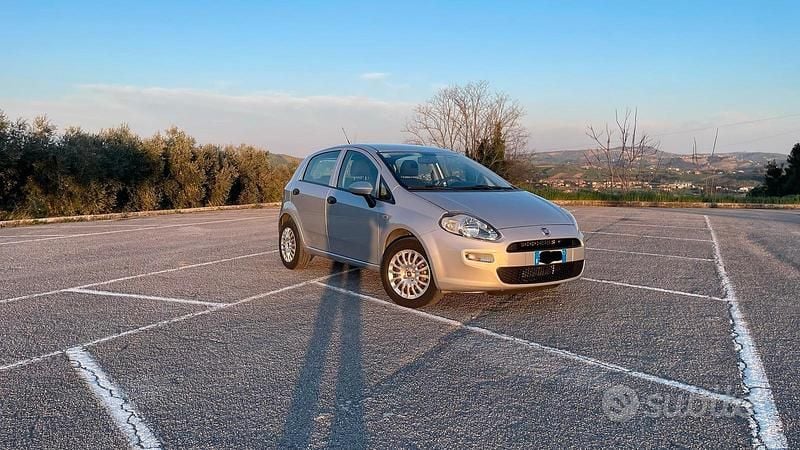 Usata Fiat Punto 69 CV (50 kW) 2016 Grigio Utilitaria