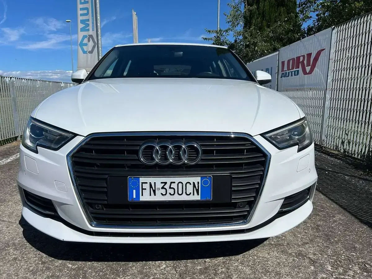 Usata Audi A3 Business 110 CV (80 kW) 2017 Bianco Berlina