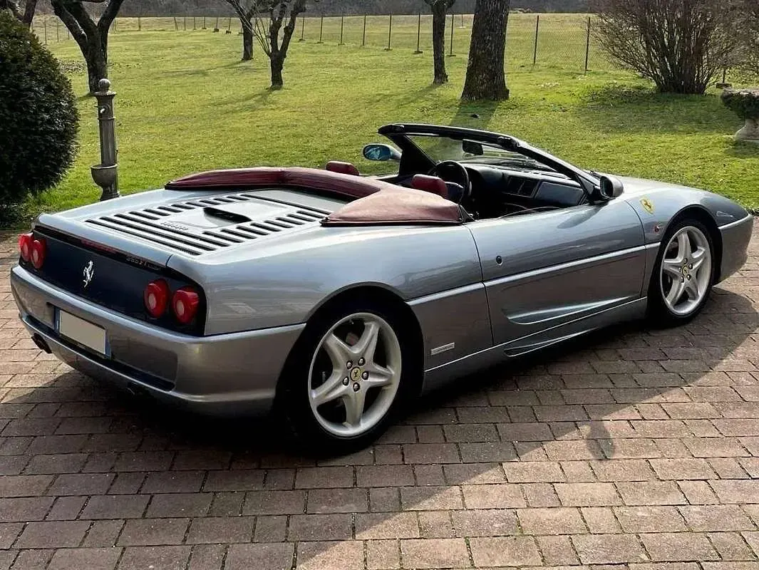 Usata Ferrari F355 379 CV (278 kW) 1998 Grigio Cabrio