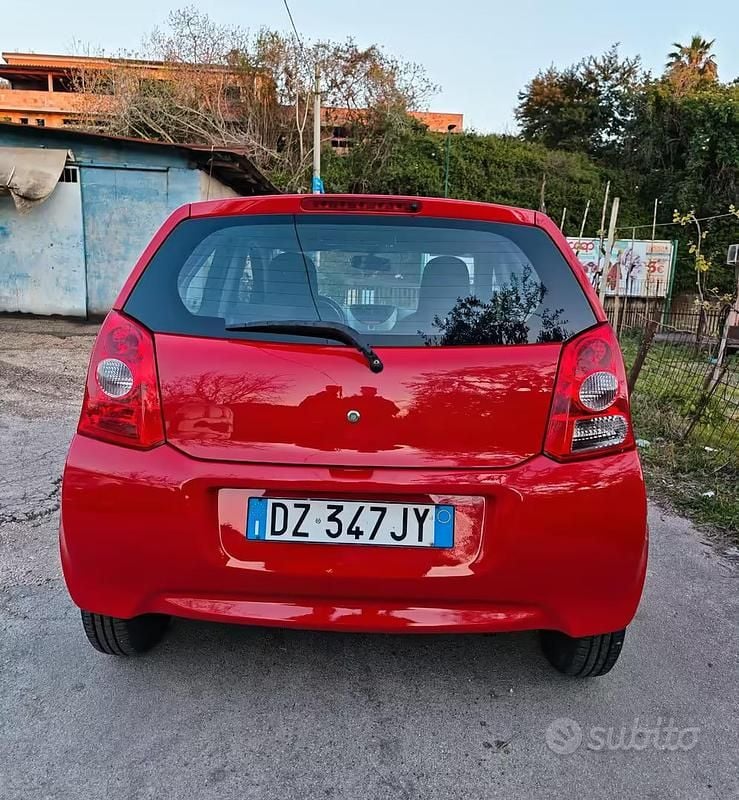 Usata Nissan Pixo 68 CV (50 kW) 2010 Rosso Utilitaria