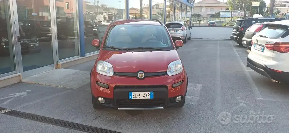 Usata Fiat Panda 4x4 S 75 CV (55 kW) 2012 Rosso Utilitaria