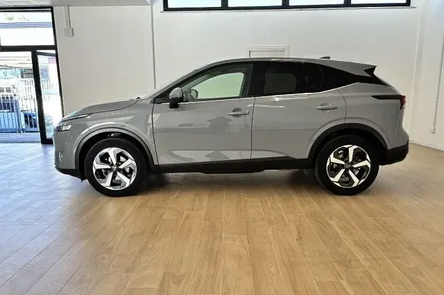 Usata Nissan Qashqai N-Connecta 140 CV (102 kW) 2023 Grigio scuro SUV