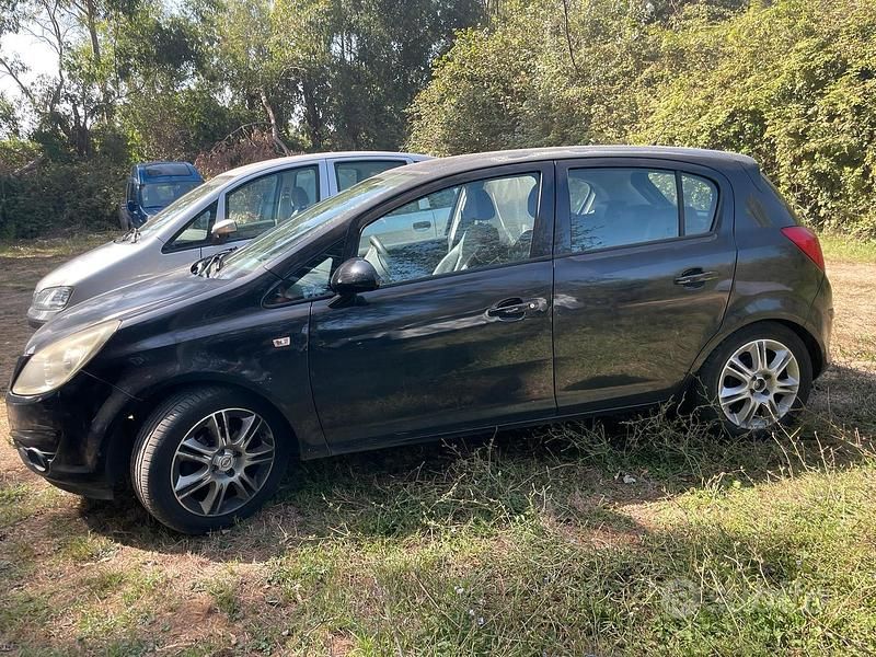 Usata Opel Corsa 80 CV (58 kW) 2009 Nero Utilitaria