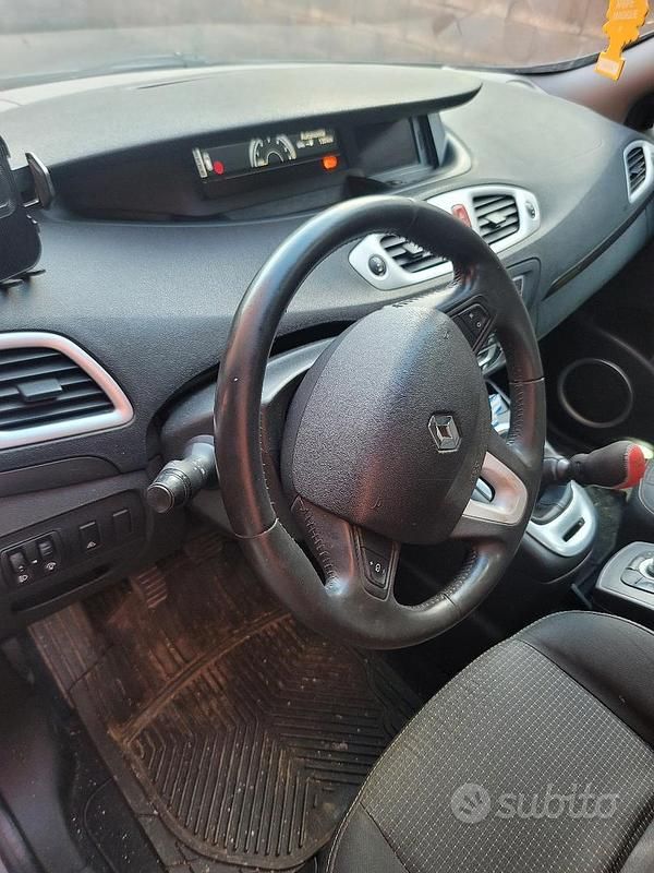 Grigio Usata 2010 Renault Scénic III XMOD Monovolume | 2000 € (Super prezzo) - Immagine 1/4