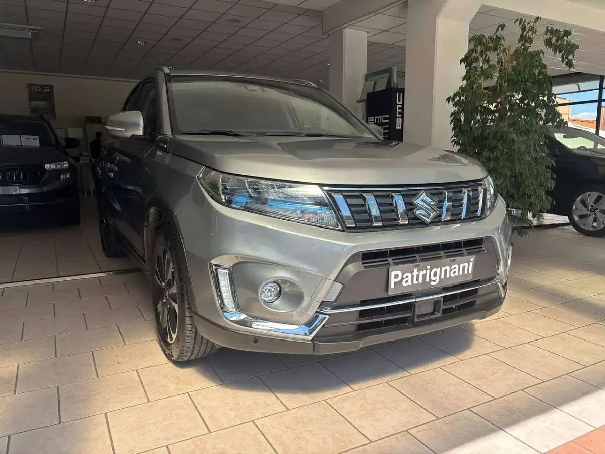 Usata Suzuki Vitara 102 CV (75 kW) 2022 Grigio londra metallizzato SUV