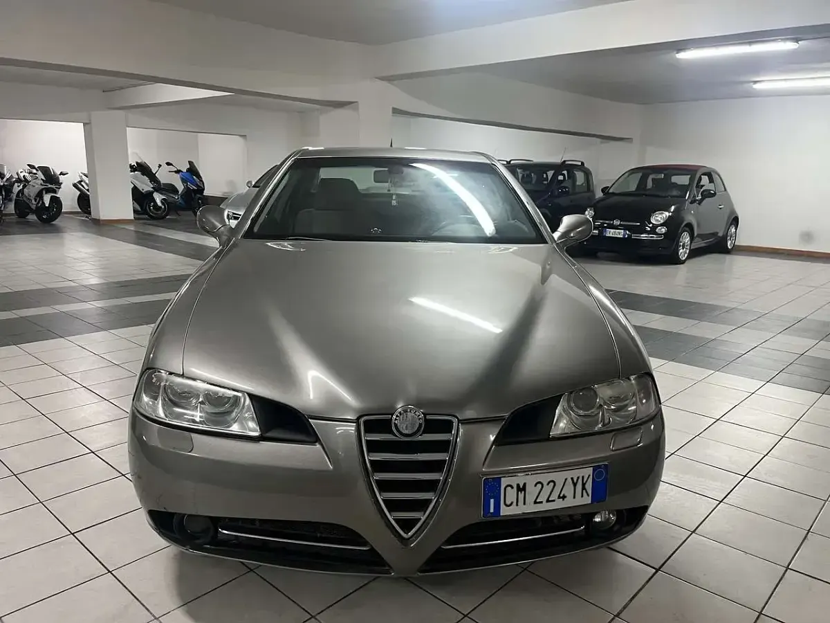 Usata Alfa Romeo 166 Distinctive 175 CV (128 kW) 2004 Grigio Berlina