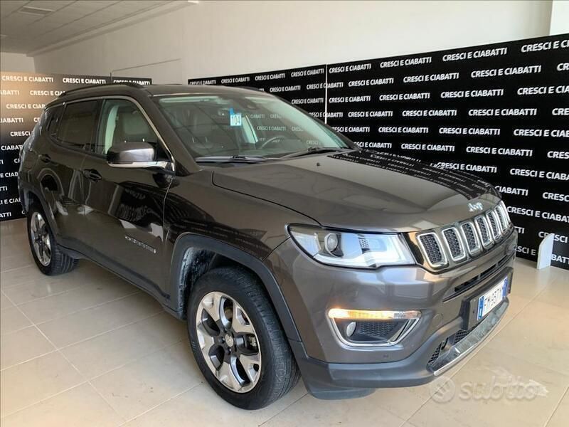 Usata Jeep Compass Limited 140 CV (102 kW) 2017 Grigio metallizzato SUV