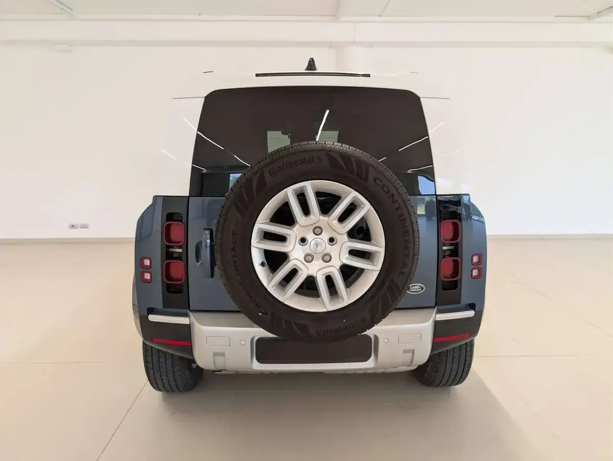 Usata Land Rover Defender S 249 CV (183 kW) 2022 Tasman blue SUV