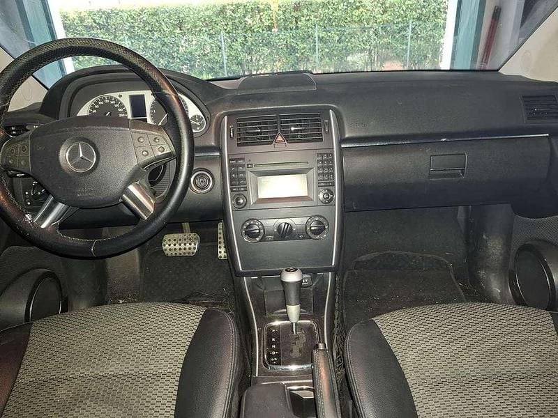 Usata Mercedes B180 116 CV (85 kW) 2009 Argento Monovolume
