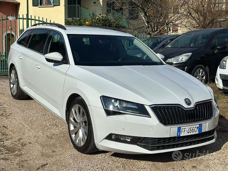 Usata Skoda Superb Executive 150 CV (110 kW) 2016 Bianco Station wagon