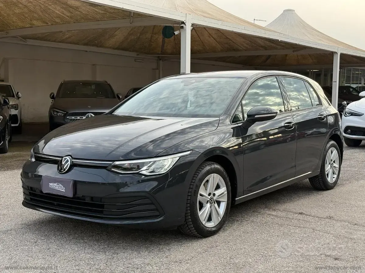 Usata VW Golf VIII Life 116 CV (85 kW) 2022 Gray Berlina