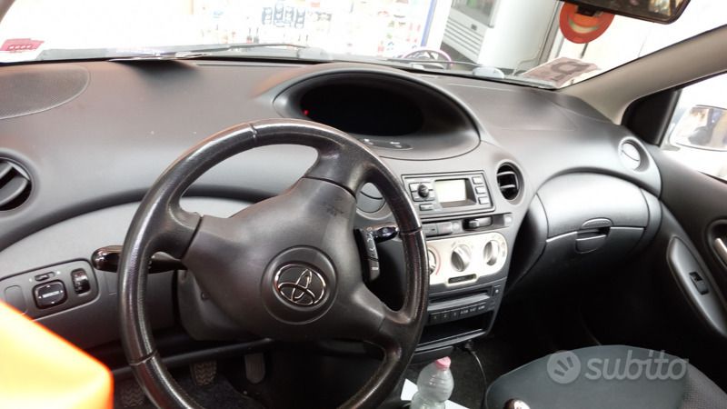 Usata Toyota Yaris 2005 Blu Berlina