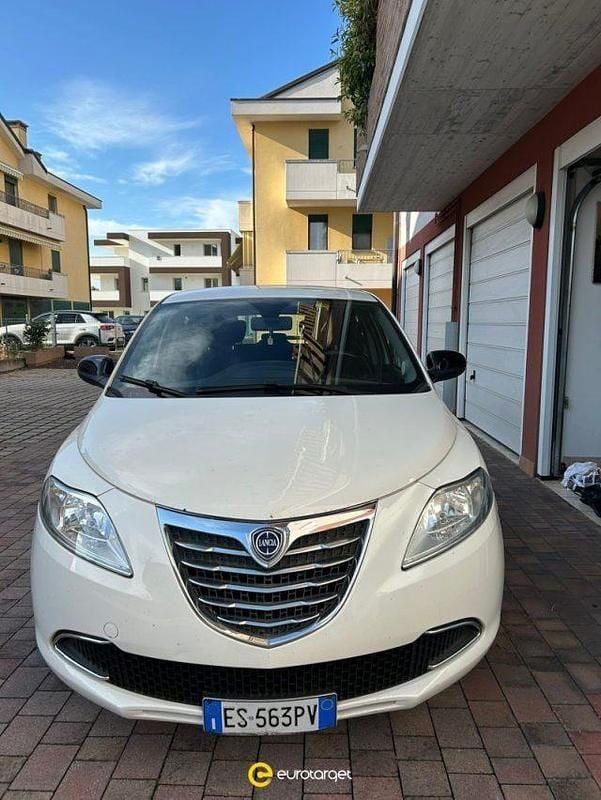 Usata Lancia Ypsilon Gold 69 CV (50 kW) 2013 Bianco Utilitaria