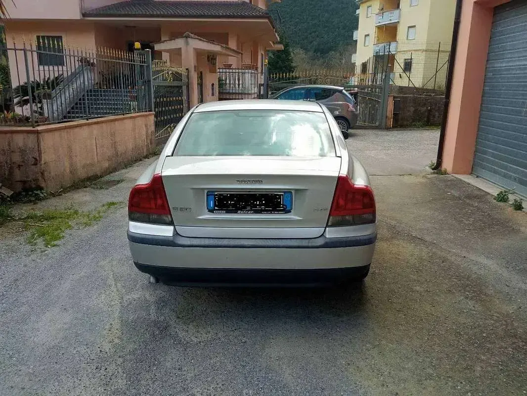 Usata Volvo S60 131 CV (96 kW) 2003 Argento Berlina
