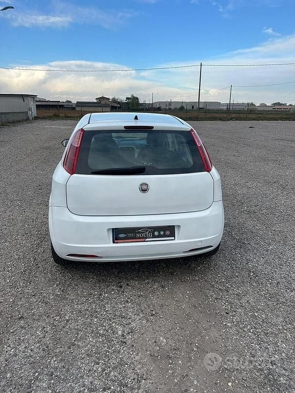 Usata Fiat Grande Punto 75 CV (55 kW) 2009 Bianco Utilitaria