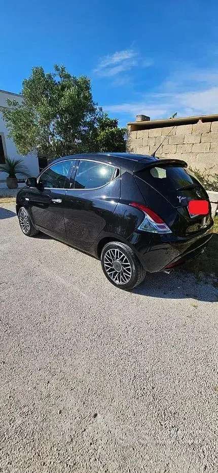 Usata Lancia Ypsilon Gold 95 CV (69 kW) 2016 Nero Utilitaria