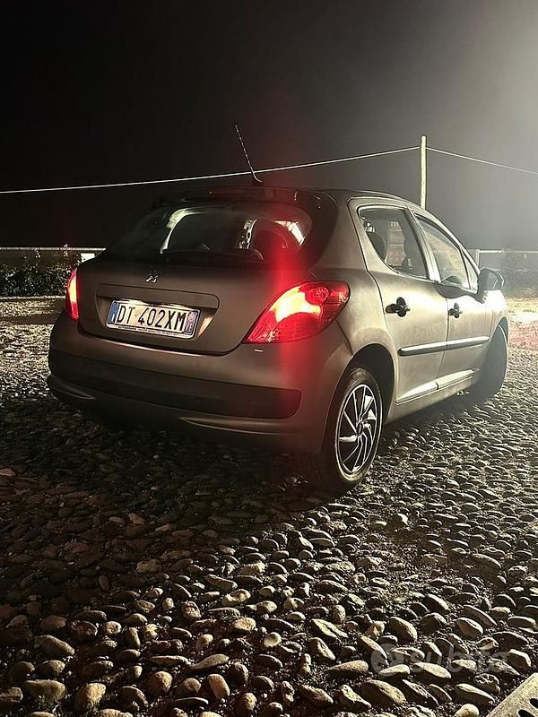 Usata Peugeot 207 95 CV (69 kW) 2009 Grigio Utilitaria