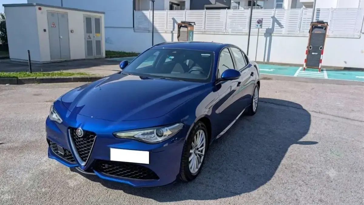 Usata Alfa Romeo Giulia Business 160 CV (117 kW) 2023 Bluazzurro Berlina