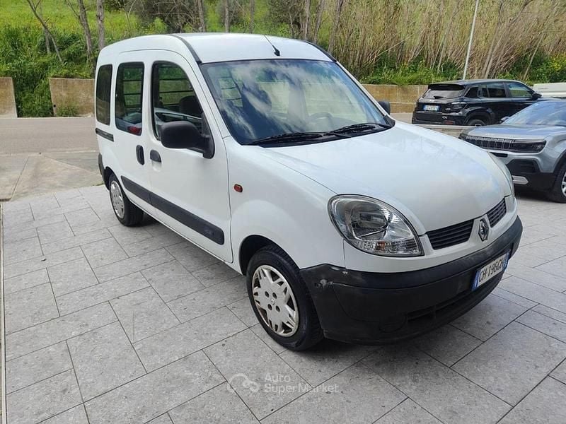 Usata Renault Kangoo 65 CV (47 kW) 2004 Bianco Monovolume