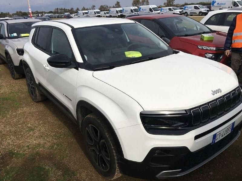 Usata Jeep Avenger Summit 101 CV (74 kW) 2024 Alpine white SUV