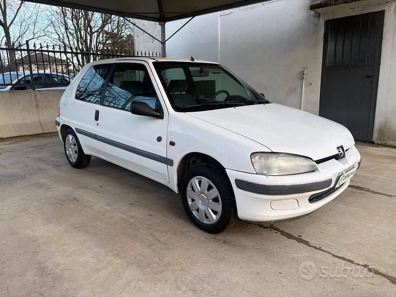 Usata Peugeot 106 50 CV (36 kW) 1998 Bianco Utilitaria