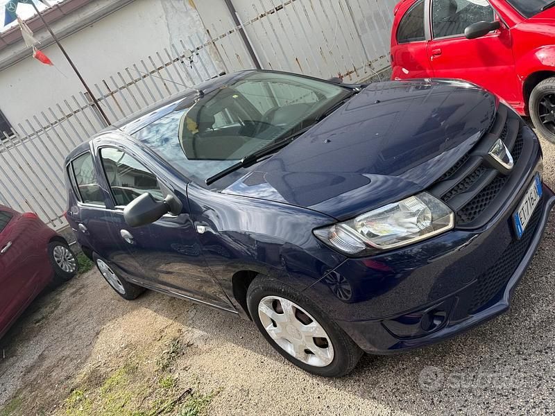 Usata Dacia Sandero Ambiance 75 CV (55 kW) 2014 Blu Utilitaria