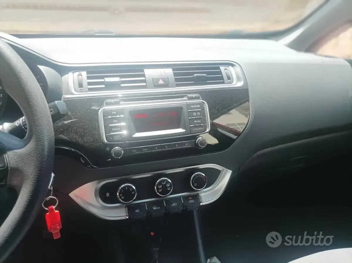 Usata Kia Rio 85 CV (62 kW) 2016 Rosso Utilitaria