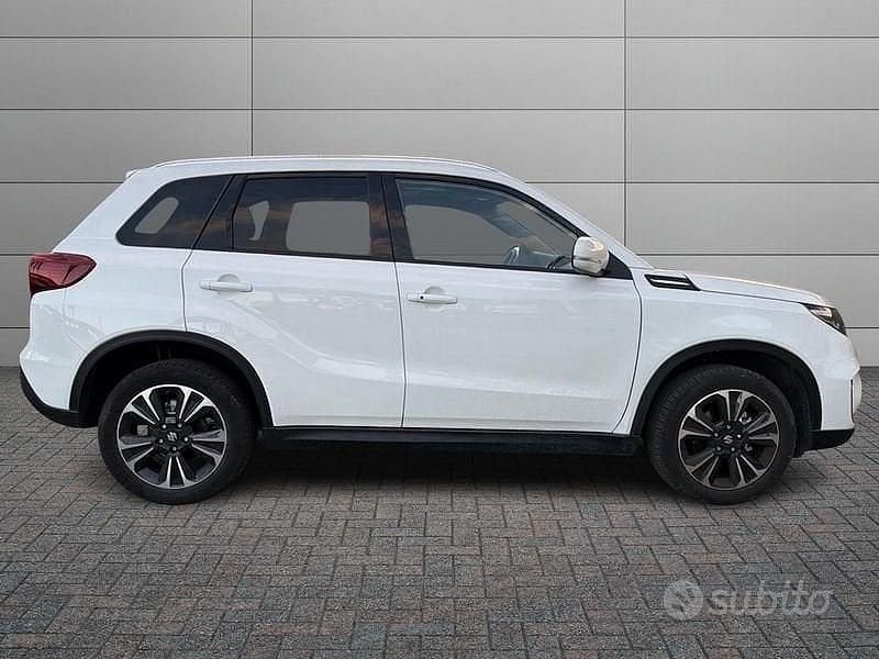Second-hand Suzuki Vitara 116 CP (85 kW) 2024 Alb SUV