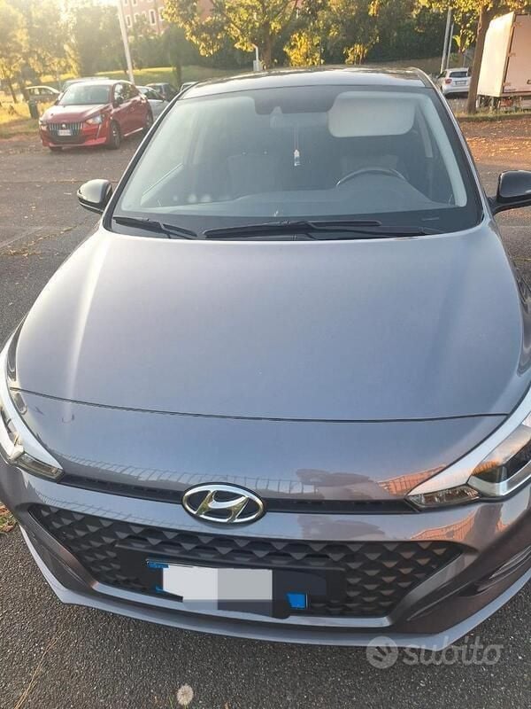 Usata Hyundai i20 75 CV (55 kW) 2020 Argento Utilitaria
