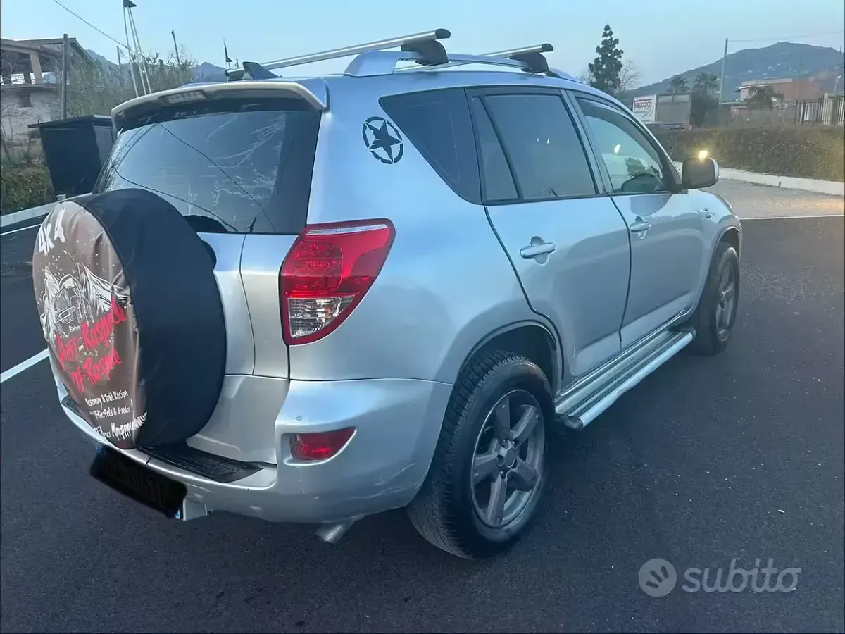 Usata Toyota RAV4 Sol 136 CV (100 kW) 2007 Grigio SUV