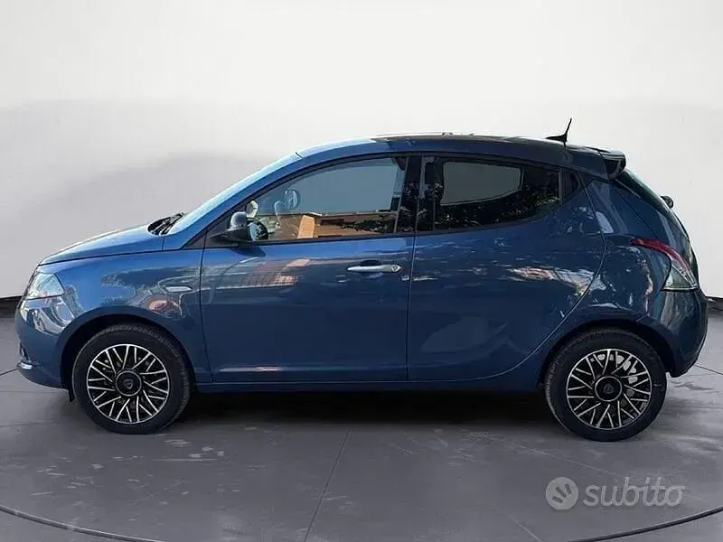 Usata Lancia Ypsilon 70 CV (51 kW) 2024 Blu/azzurro Utilitaria