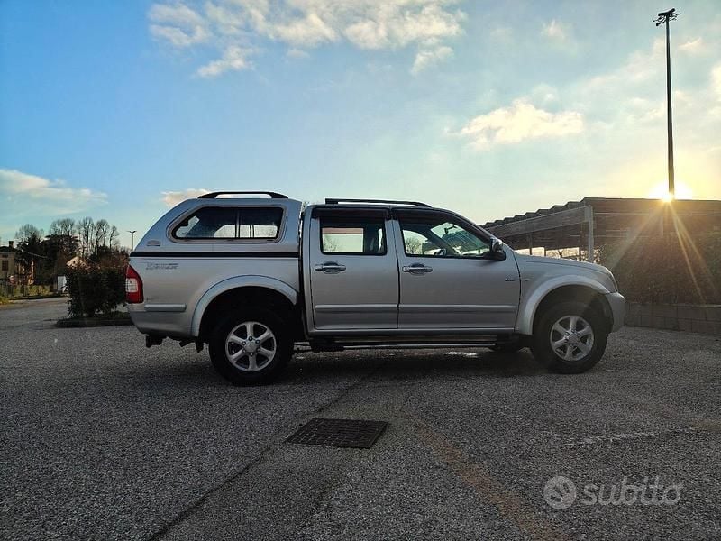 Usata Isuzu D-Max 131 CV (96 kW) 2007 Grigio Pick-up