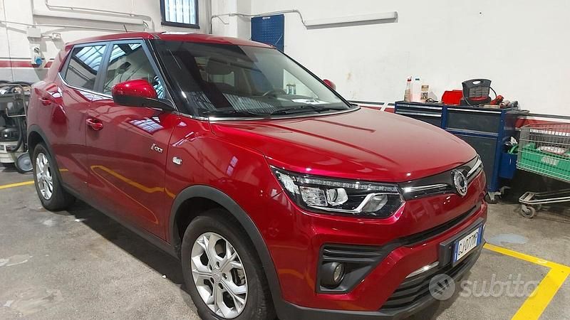 Usata Ssangyong (KGM) Tivoli 128 CV (94 kW) 2022 Rosso SUV