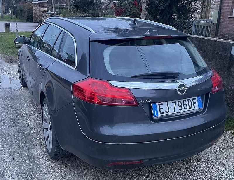 Usata Opel Insignia 140 CV (102 kW) 2011 Grigio Station wagon