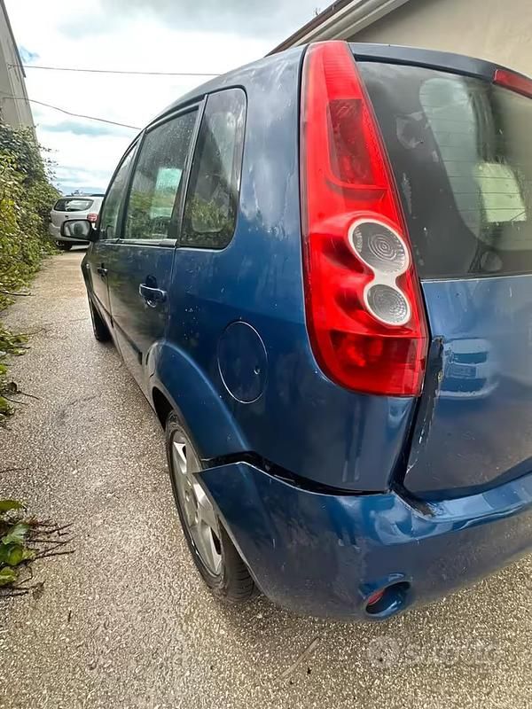 Usata Ford Fiesta 68 CV (50 kW) 2007 Blu Utilitaria