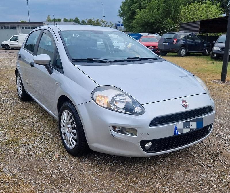 Usata Fiat Punto Lounge 69 CV (50 kW) 2015 Grigio Utilitaria