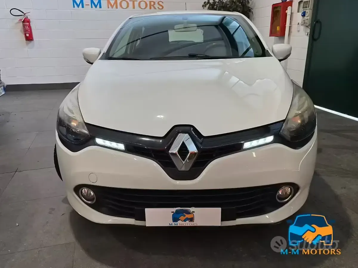 Käytetty Renault Clio IV 73 HP (53 kW) 2013 Valkoinen Sedan