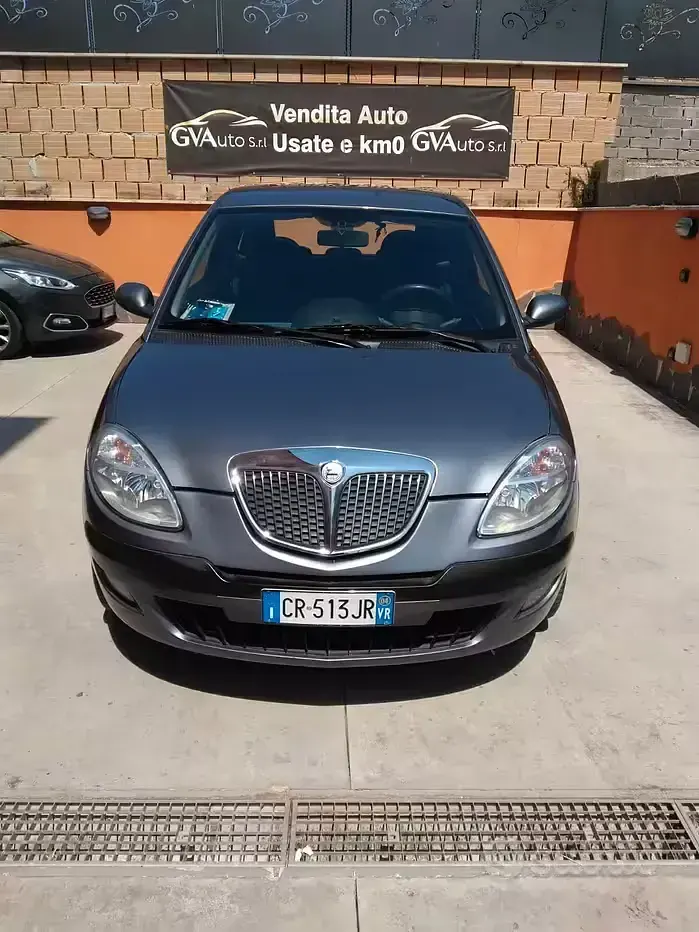 Usata Lancia Ypsilon 80 CV (58 kW) 2004 Grigio Utilitaria
