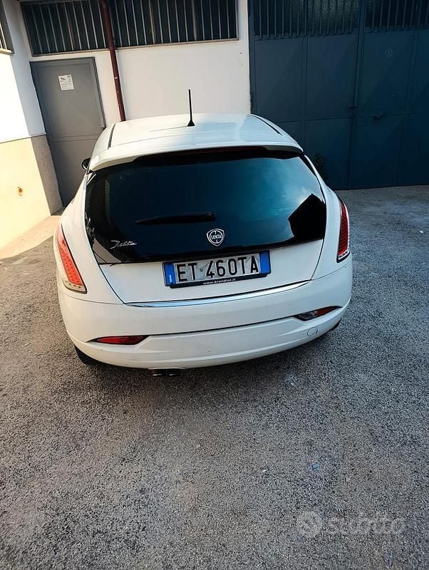 Usata Lancia Delta 90 CV (66 kW) 2012 Bianco Utilitaria