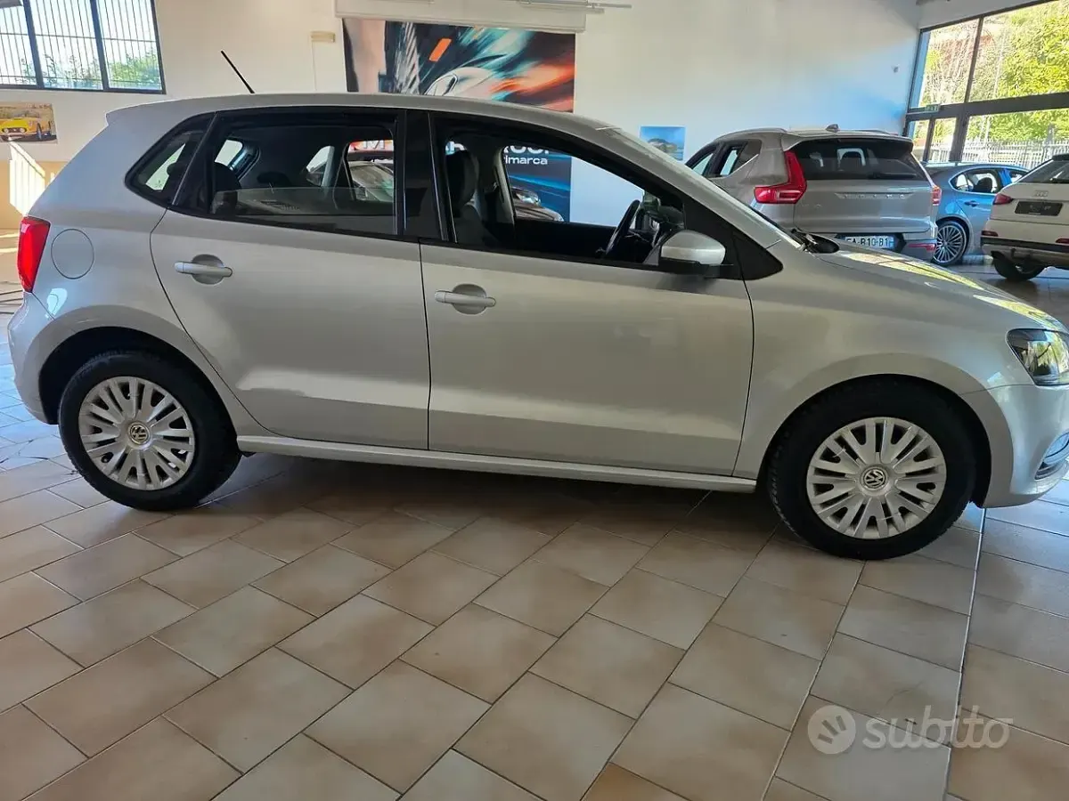 Usata VW Polo Trendline 75 CV (55 kW) 2017 Grigio Berlina