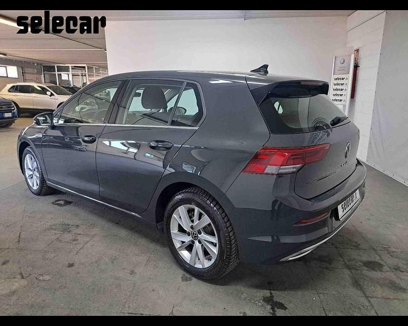 Usata VW Golf VIII Style 130 CV (95 kW) 2022 5v grigio manganese metallizzato Berlina