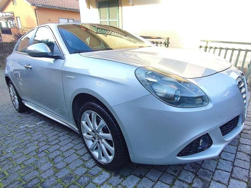 Usata Alfa Romeo Giulietta Distinctive 170 CV (125 kW) 2010 Argento Utilitaria