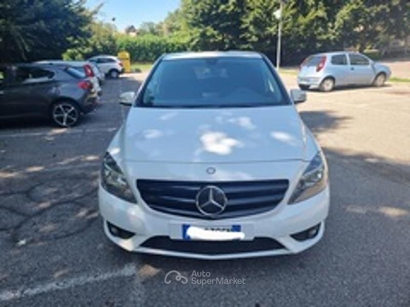 Usata Mercedes B180 109 CV (80 kW) 2013 Bianco Monovolume