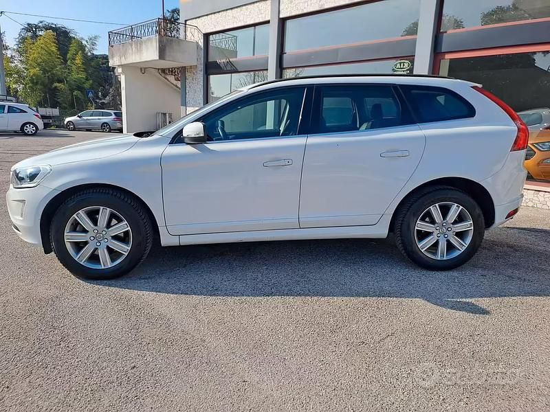 Usata Volvo XC60 Kinetic 149 CV (109 kW) 2017 Bianco SUV