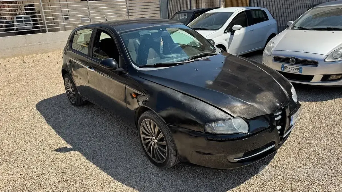 Usata Alfa Romeo 147 Distinctive 116 CV (85 kW) 2002 Nero Utilitaria