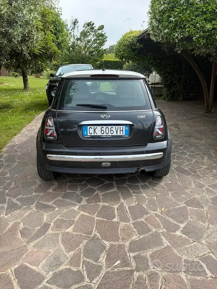Usata Mini Cooper 116 CV (85 kW) 2004 Nero Utilitaria
