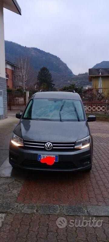 Usata VW Caddy 102 CV (75 kW) 2018 Grigio Monovolume