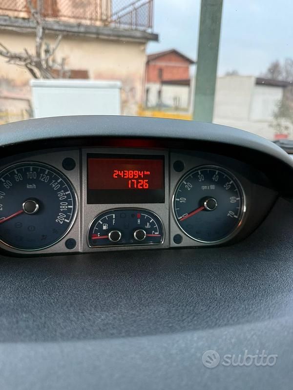 Usata Lancia Musa 90 CV (66 kW) 2007 Oro Monovolume