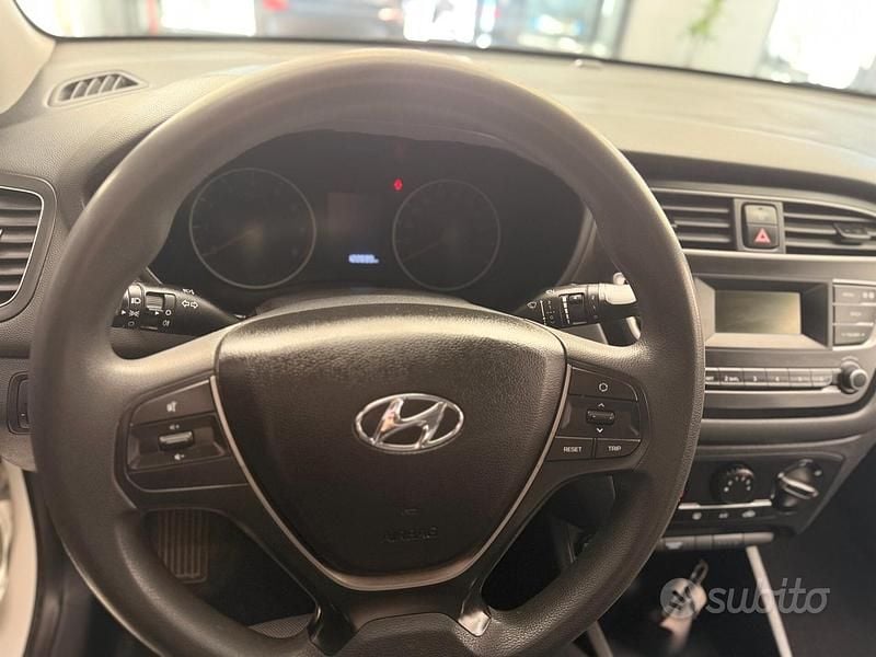 Usata Hyundai i20 75 CV (55 kW) 2019 Bianco Utilitaria