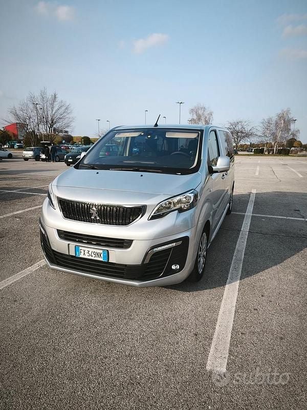 Begagnad Peugeot Traveller 150 HK (110 kW) 2019 Grå Minibuss